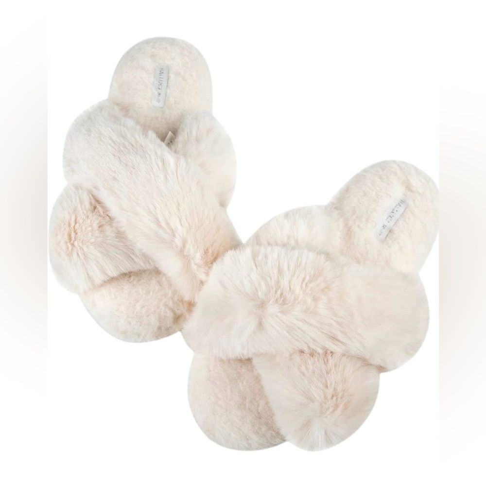 Halluci Women’s Slippers Plush Fleece Beige Indoor Outdoor Size 7/8 or Medium